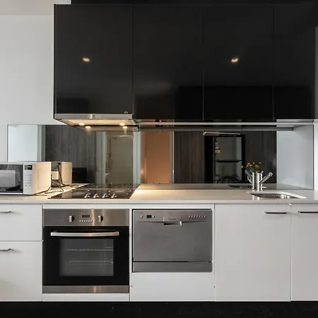 Highview 2 Queen Bed 1 Bath With Gym, Pool And Parking Melbourne Exterior photo