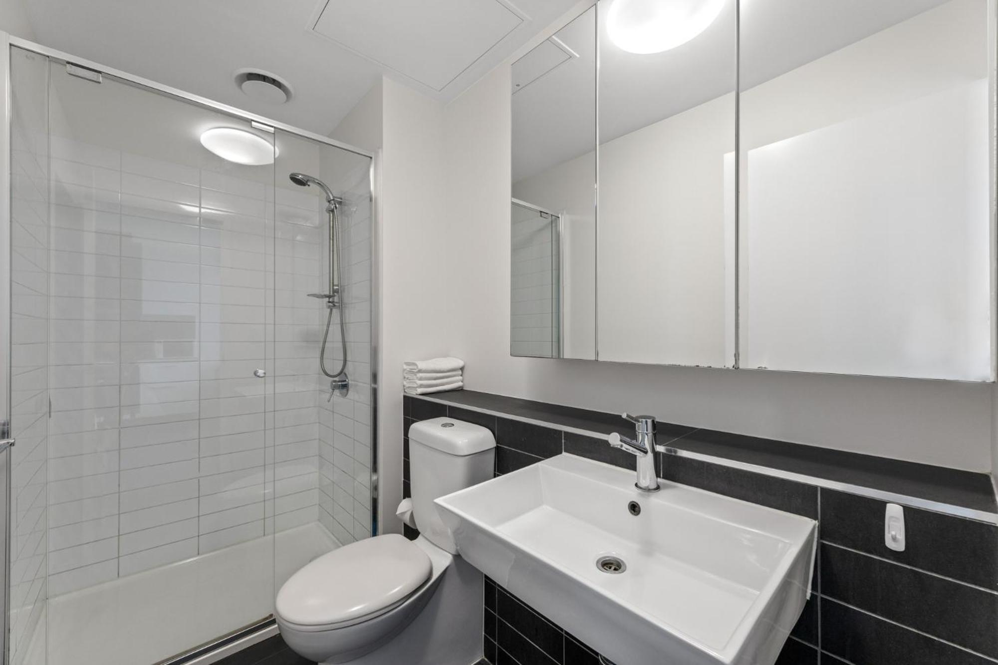 Highview 2 Queen Bed 1 Bath With Gym, Pool And Parking Apartment *