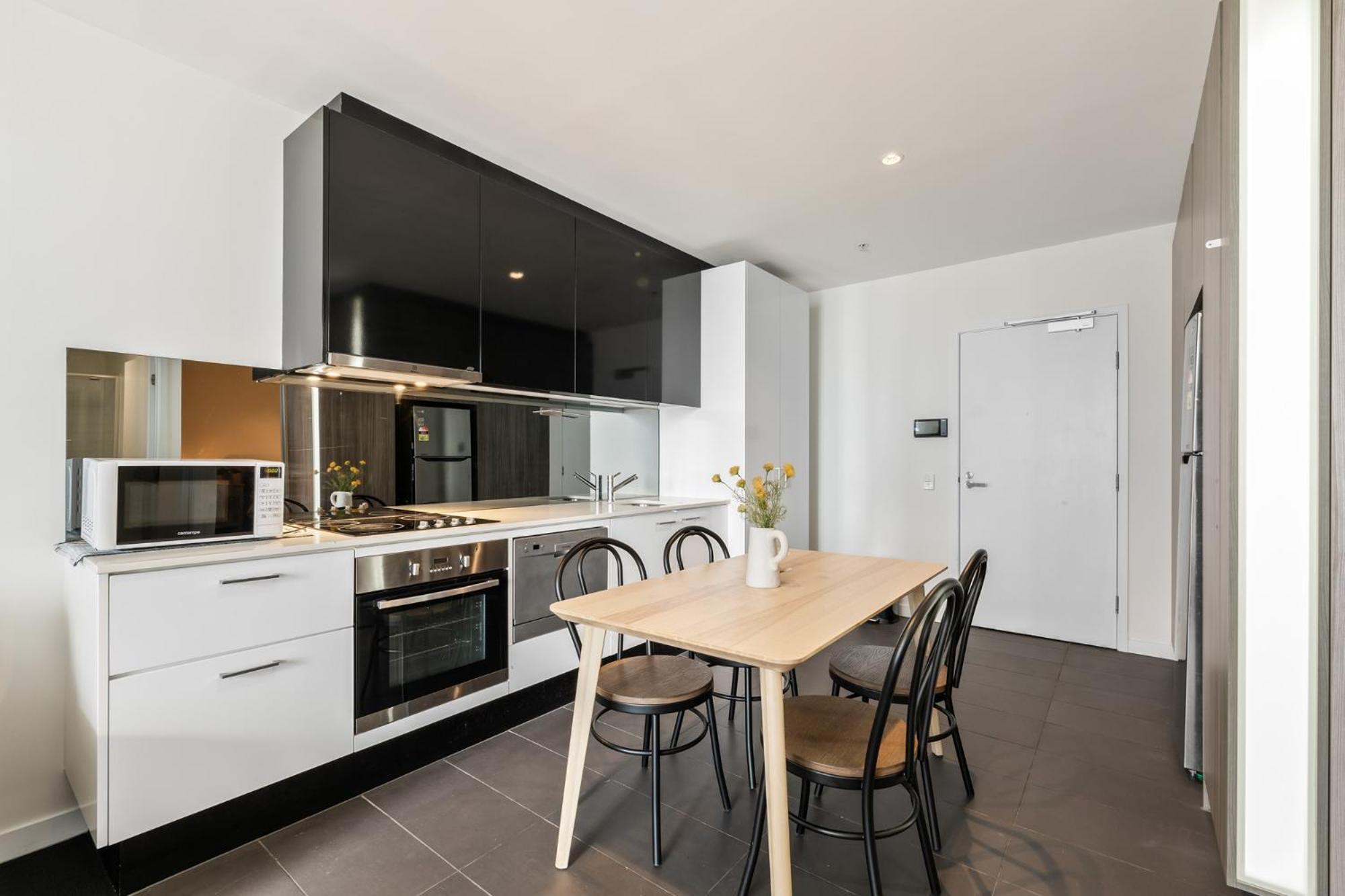 Highview 2 Queen Bed 1 Bath With Gym, Pool And Parking * Melbourne