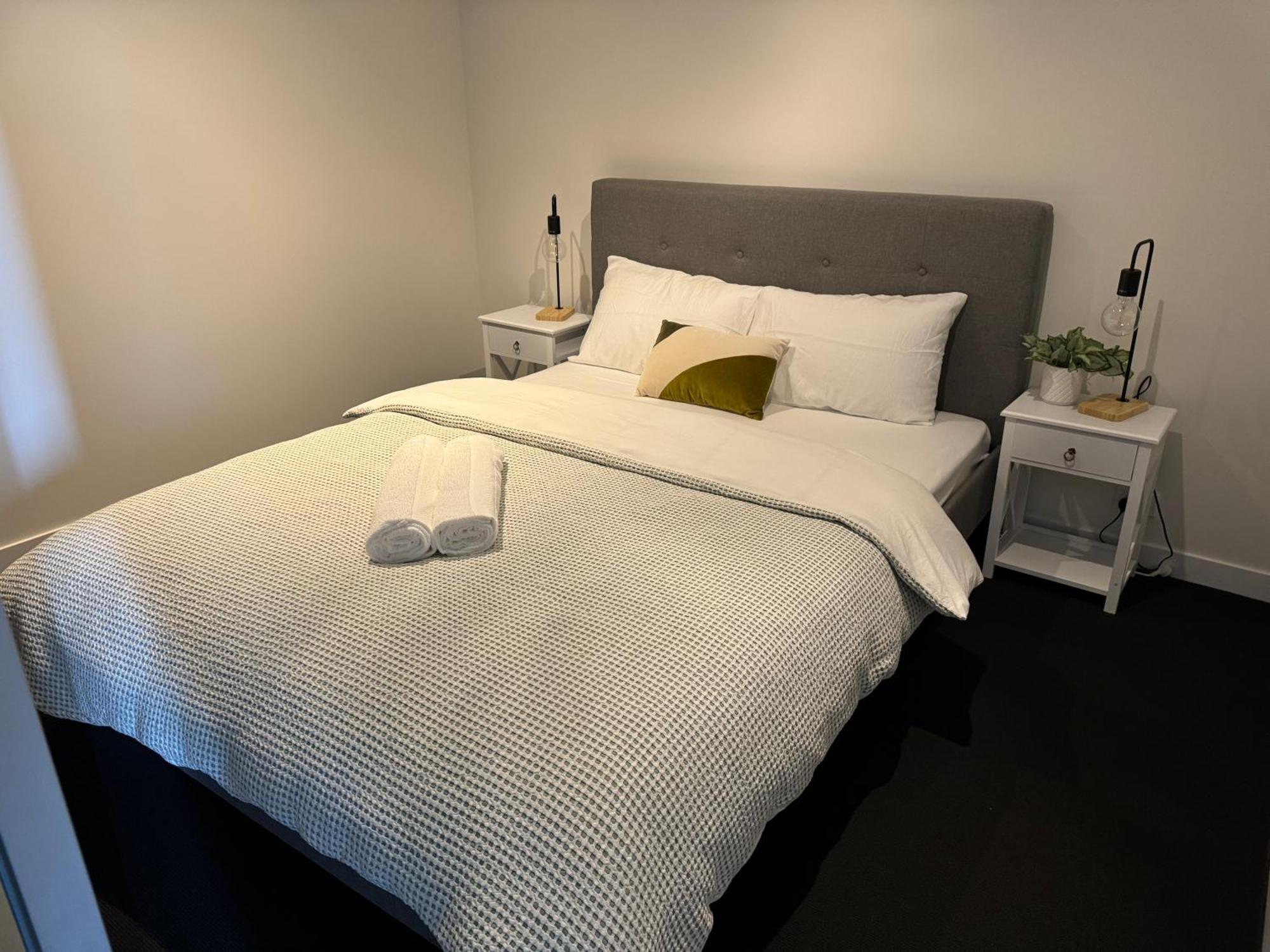 Highview 2 Queen Bed 1 Bath With Gym, Pool And Parking * Melbourne
